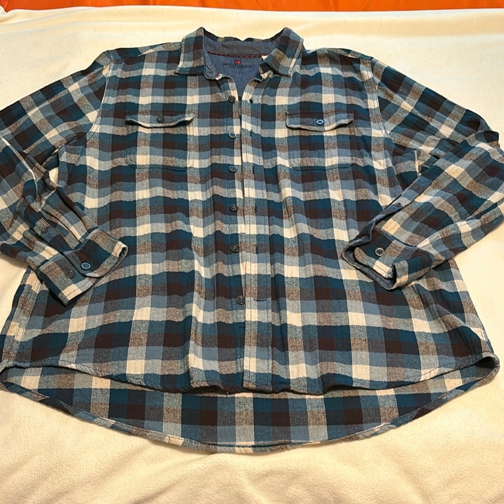 Men’s Woolrich, like new, double breast pocket, long sleeve, flannel buttondown